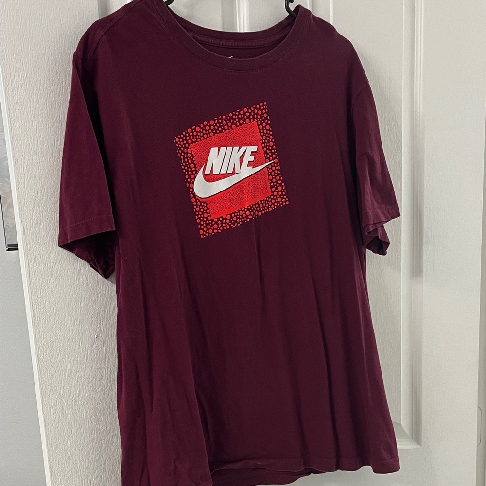 Nike Maroon tee🔴